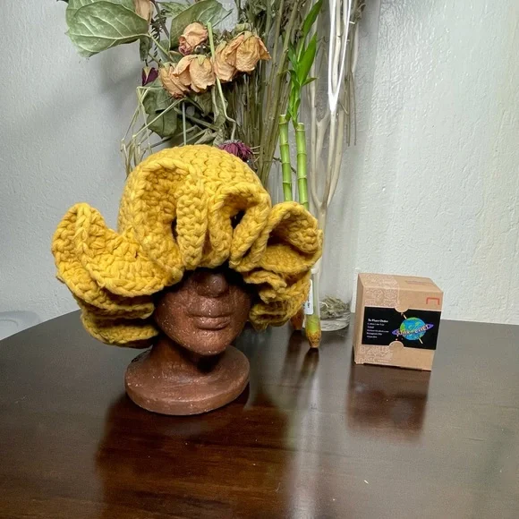 Crochet Ruffled hat - Picture 2 of 3